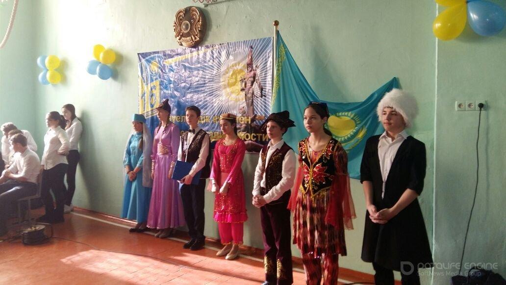 Линейка посвящена 25 летию независимости Казахстана