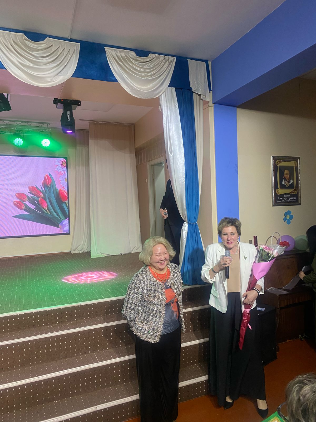 Мереке құтты болсын, Айнұр Жапаровна! С праздником Вас, Айнура Жапаровна!