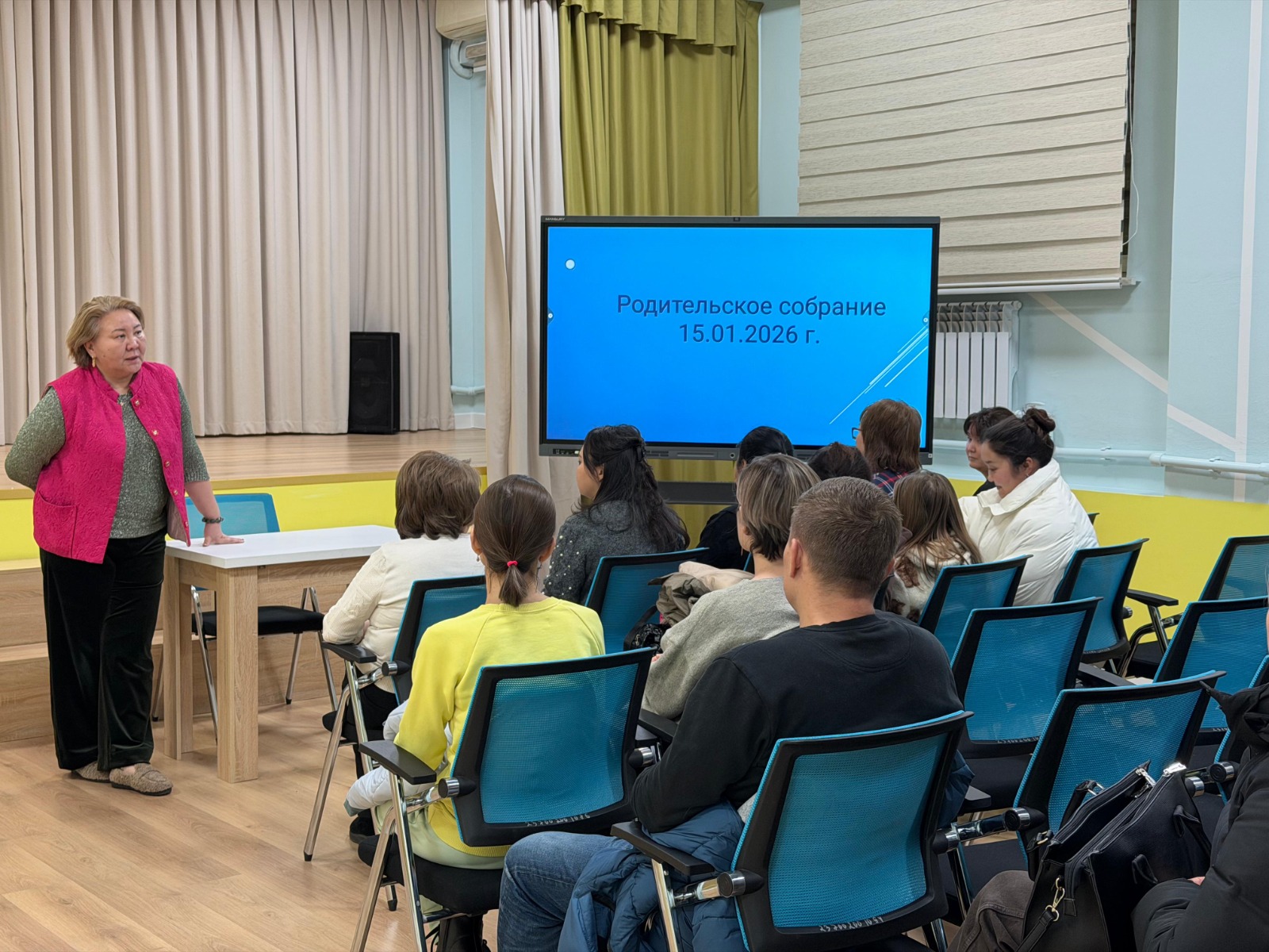 2026 жылдың 15 қаңтарында 8-9 сыныптар үшін, 16 қаңтарда 5-6 сыныптар үшін жалпы мектептік ата-аналар жиналысы өткізілді.